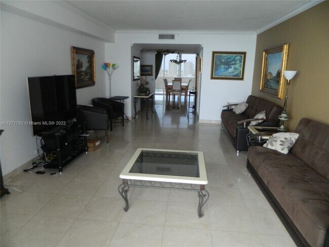 Building Photo - 17555 Collins Ave