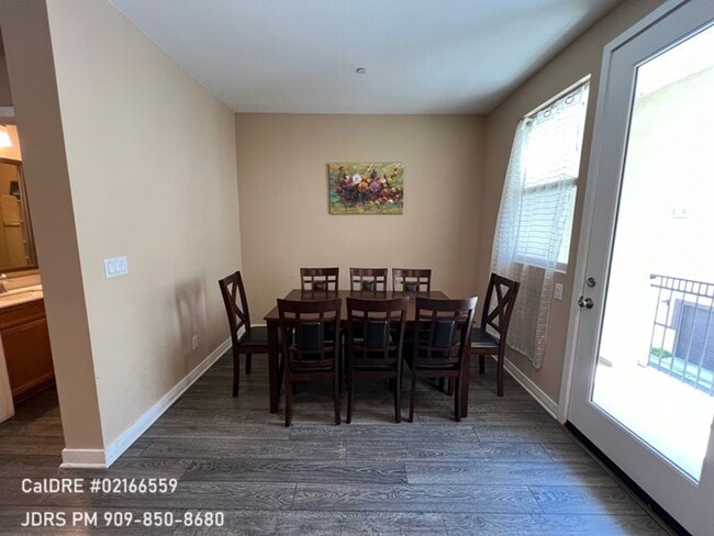 Building Photo - Bellflower Furnished 3 Bedroom Townhouse