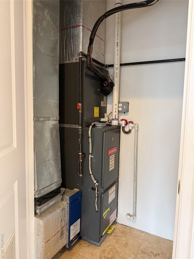 Building Photo - 123 Main St