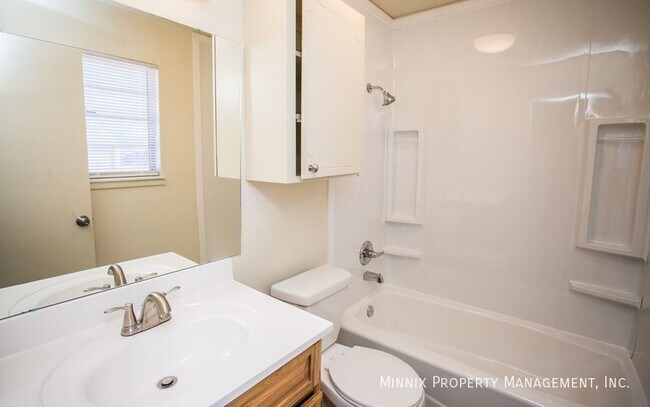 Building Photo - 4813 6th St