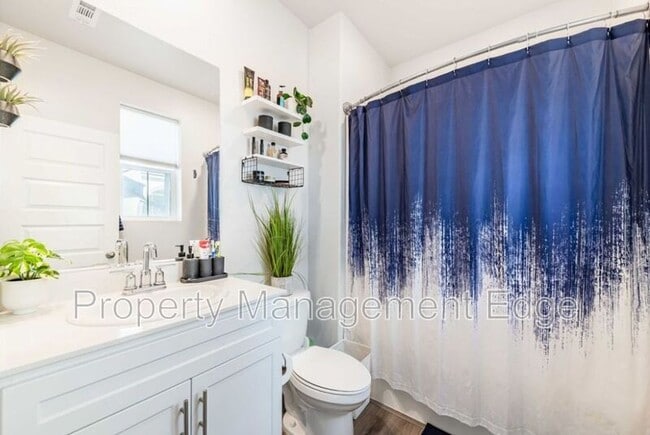 Building Photo - 40709 Melrose Dr