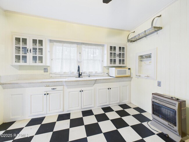 Building Photo - 408 Harding St