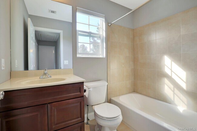 Building Photo - 32 Delamere St