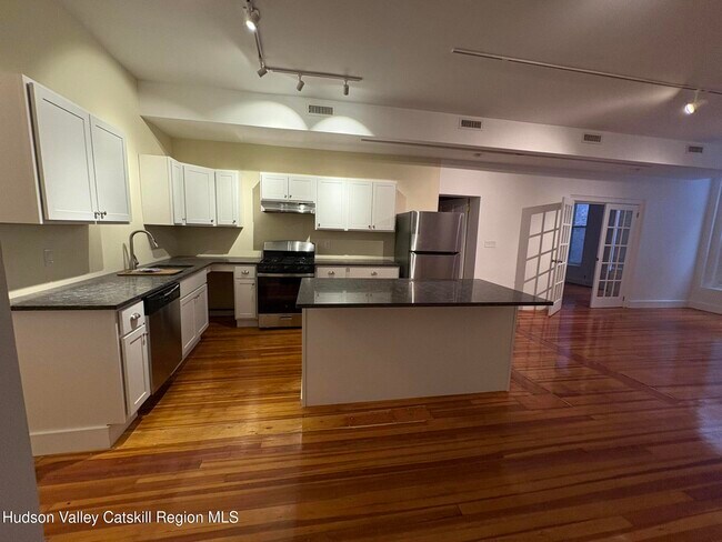 Building Photo - 302 Wall St