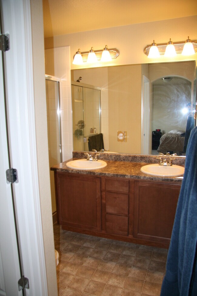 Building Photo - Two Story Townhouse in Old Colorado City!