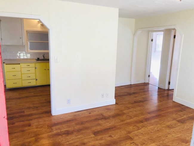 Building Photo - Freshly updated 3 bedroom 1 bath house off...