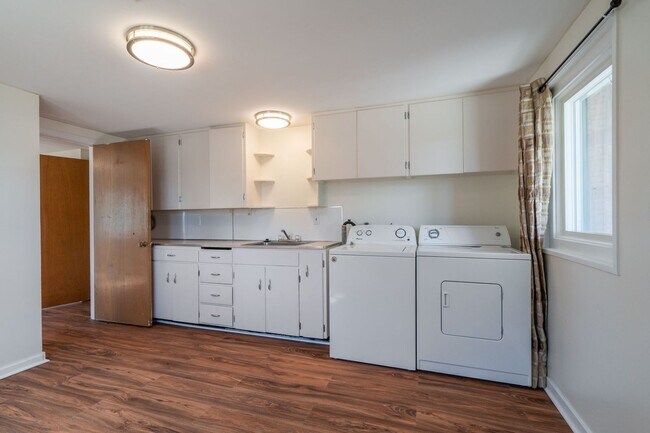 Building Photo - Gorgeous Audubon Park Home with Detached G...