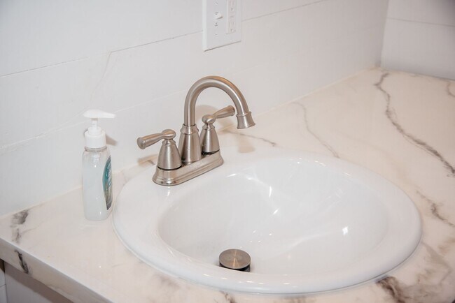 Building Photo - 253 E Main St