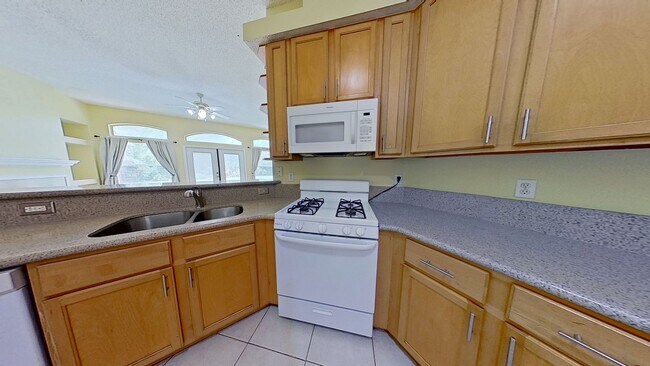 Building Photo - Welcome home - Charming 3 Bedroom in Hatton Chase!