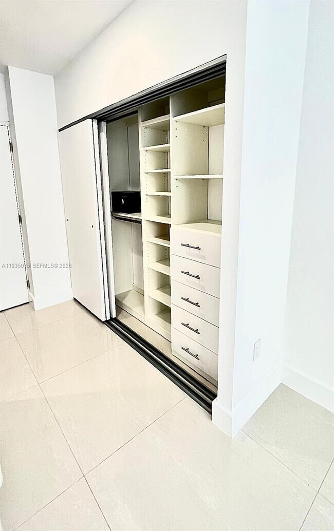 Building Photo - 2100 Park Ave