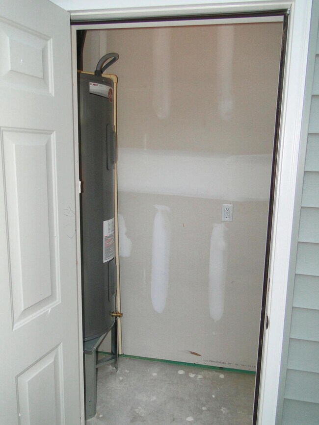 Building Photo - Beautiful 3 Bedroom, 2.5 Bathroom Townhome in NE Raleigh!