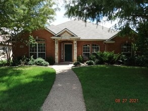 Building Photo - 5016 Adolphus Dr