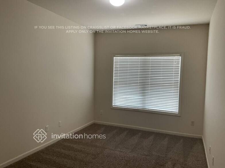 Building Photo - 3911 Lake Manor Way