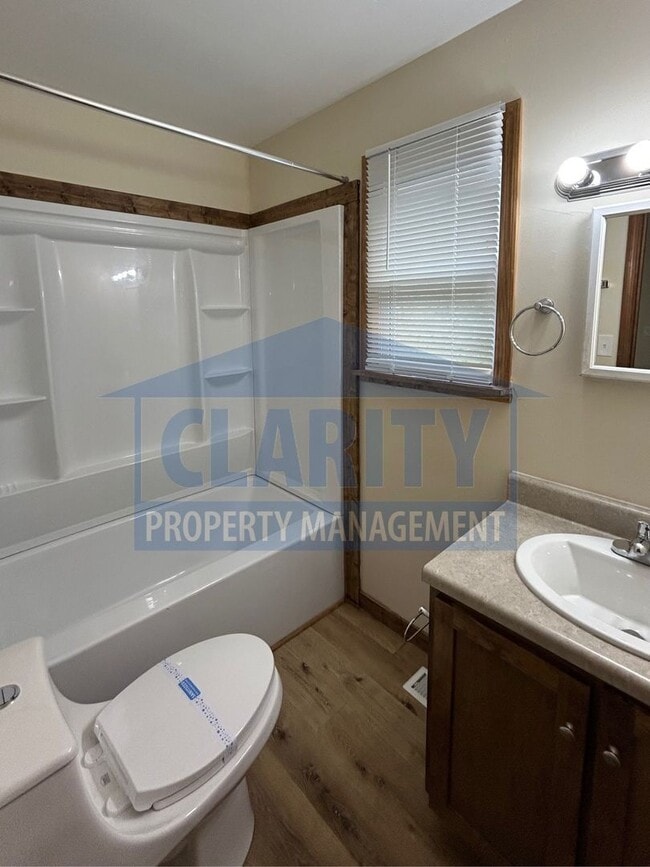 Building Photo - Centrally located two bedroom duplex!