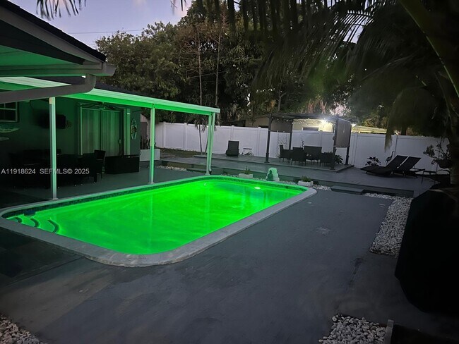 Building Photo - 4420 NW 30th Ct