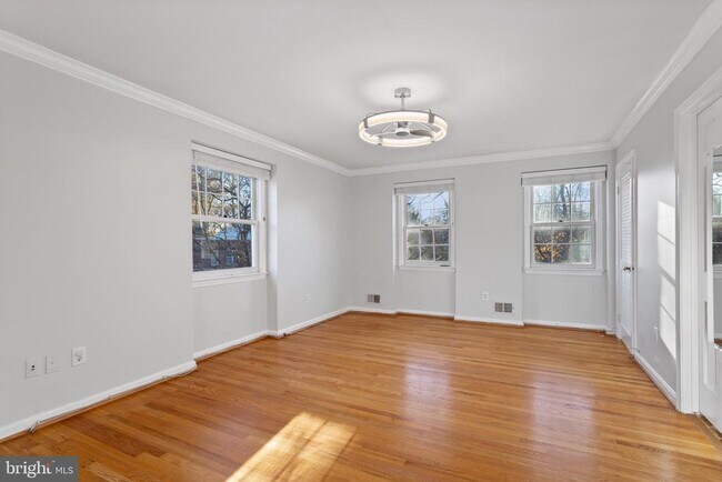 Building Photo - 6800 Melrose Dr