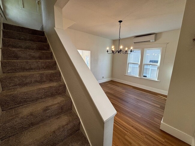 Building Photo - Charming duplex-style house in the heart of Green Lake and Tangletown