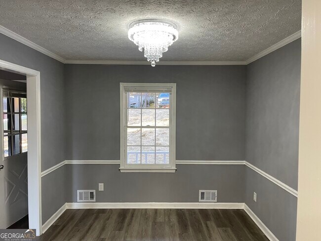 Building Photo - 505 Ironwood Ct SE