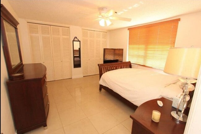 Building Photo - 1725 James Ave