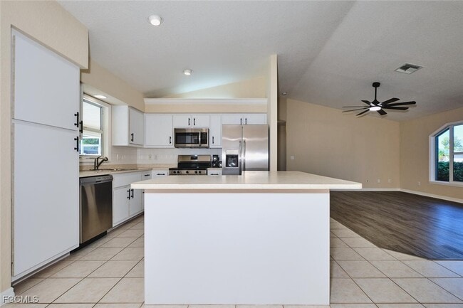 Building Photo - 132 SE 19th Terrace