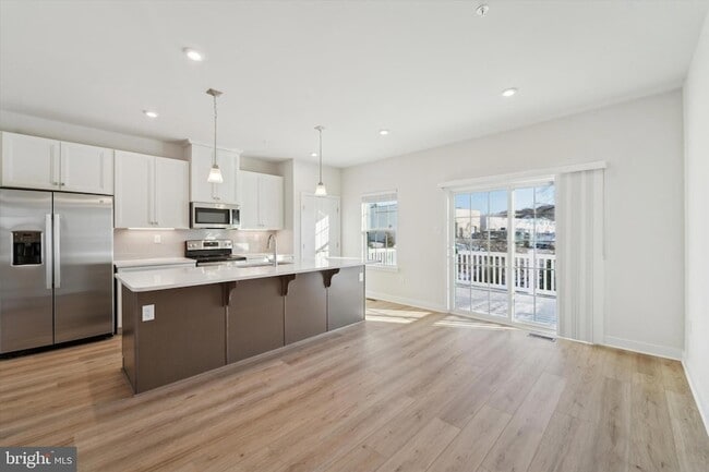 Building Photo - 208 River Birch Wy