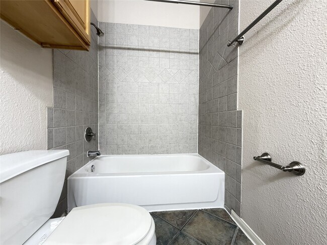 Building Photo - 2255 Braeswood Park Dr