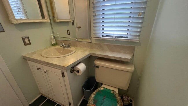 Building Photo - Large 2 Bedroom/2 Bath PALM HARBOR Manufactured Home in Cambridge 55+ Community In Hobe Sound Flo...