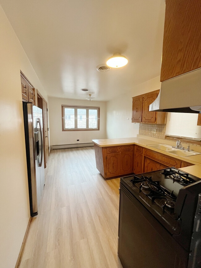 Building Photo - 5189 S Archer Ave