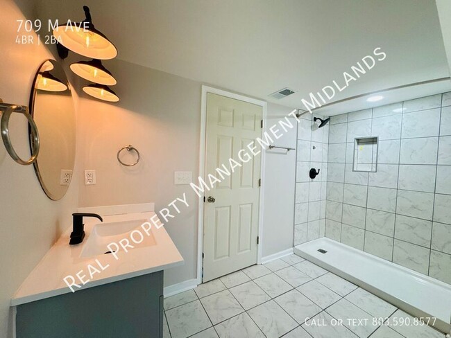 Building Photo - 709 M Ave