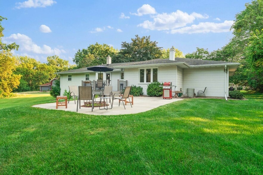 Building Photo - 1212 Circle Dr