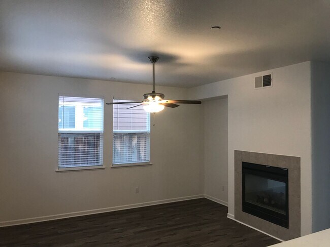 Building Photo - 4BR|2.5BA Townhome w/Garage|Yard|Water |Se...