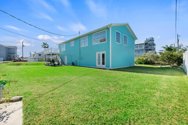 Building Photo - Just Beachy! 3bd 2ba by the Ocean