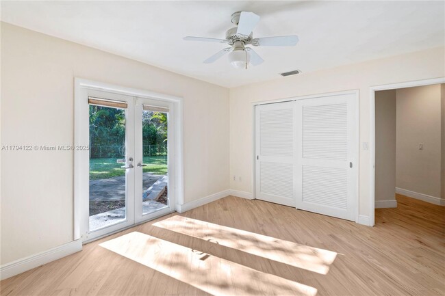 Building Photo - 410 Castania Ave