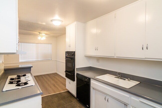 Building Photo - 8601 Balboa Blvd