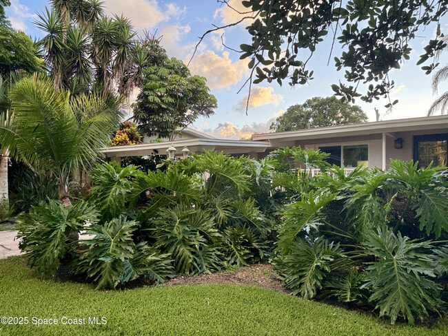 Building Photo - 118 S Indian Cir