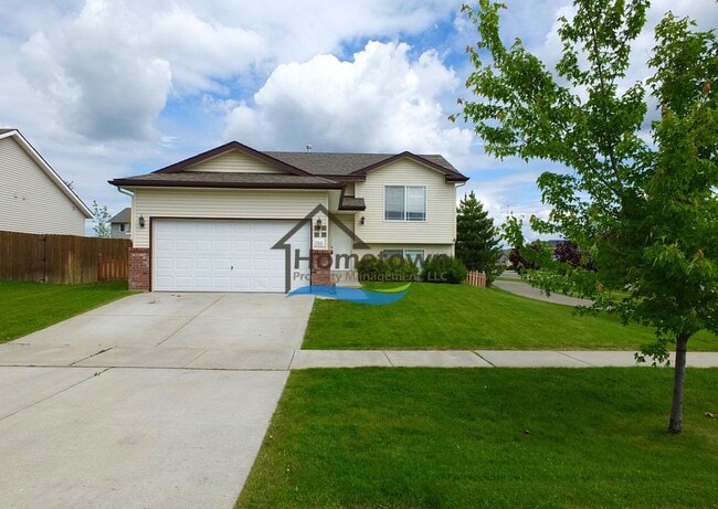 Primary Photo - Beautiful 4 Bed 2 Bath Home on Corner Lot ...