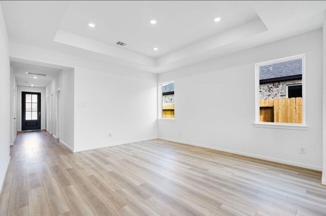 Building Photo - 9730 Bixby Crk Dr