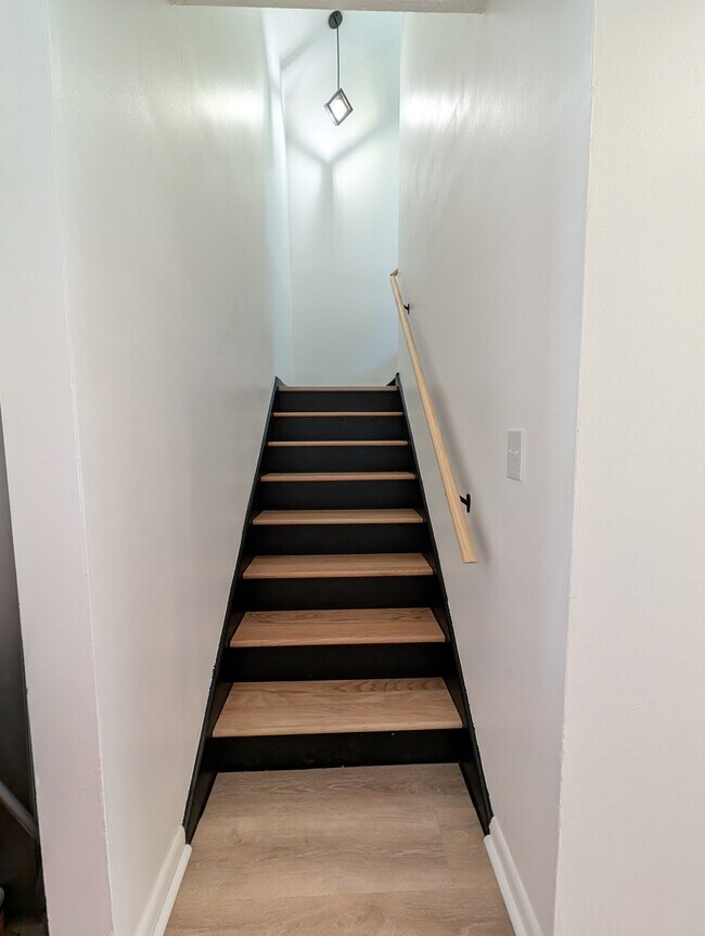 Building Photo - 6349 Dummerston Ct