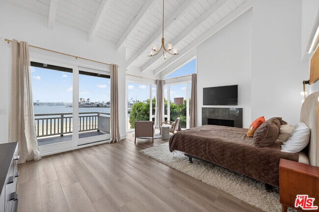 Building Photo - 6819 E Ocean Blvd