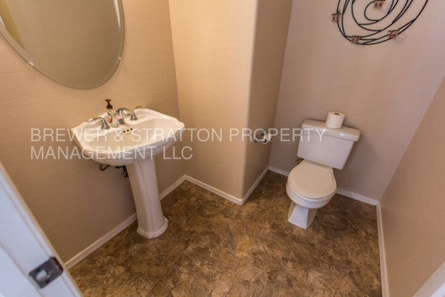 Building Photo - 6710 E University Dr