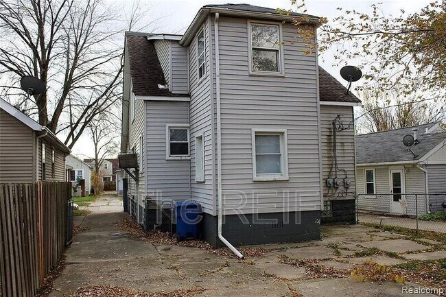 Building Photo - 7543 Lozier Ave