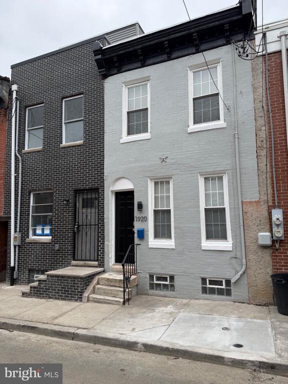 Building Photo - 1920 N Darien St