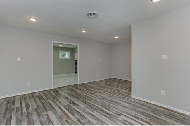 Building Photo - 5635 Belarbor St