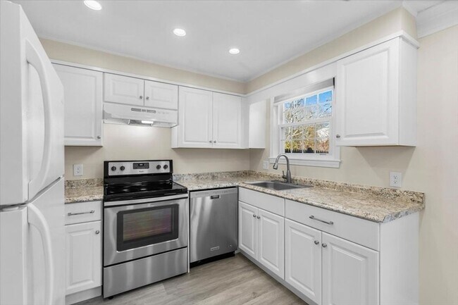 Building Photo - 8 Captain Cook Ln
