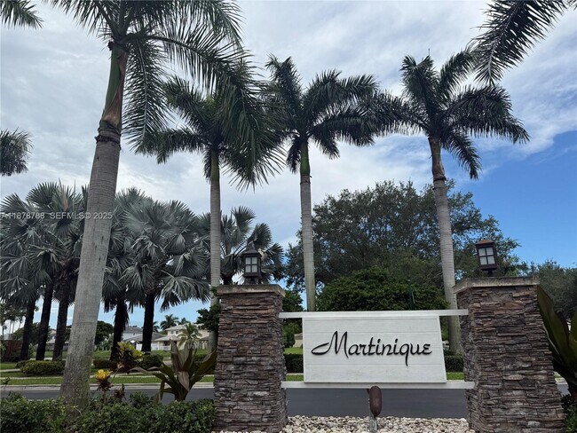 Building Photo - 3204 SE 5th Ct