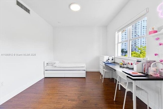 Building Photo - 2802 NE 184th Terrace