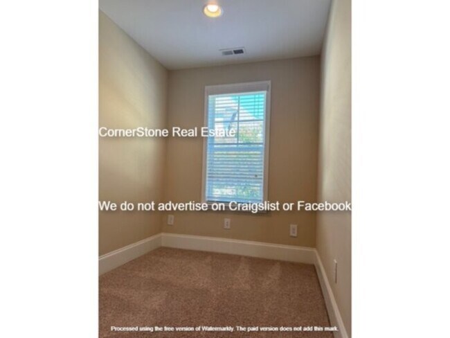 Building Photo - 547 Micahs Way N