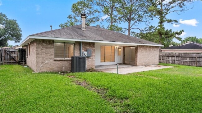 Building Photo - 10622 Highland Woods Dr