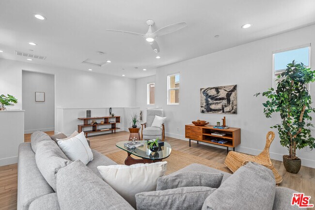 Building Photo - 670 Daniel Freeman Cir