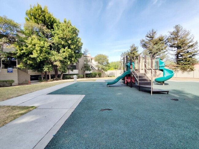 Building Photo - 880 E Fremont Ave